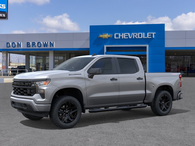 Chevrolet Silverado 1500 Vehicle Full-screen Gallery Image 2