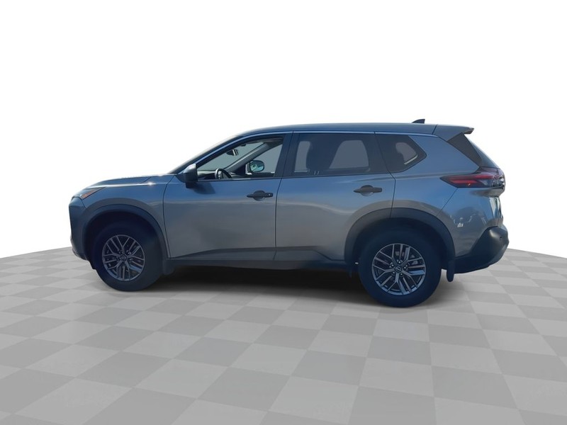 Nissan Rogue Vehicle Full-screen Gallery Image 7