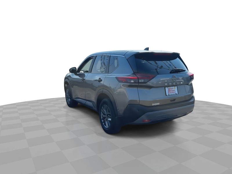 Nissan Rogue Vehicle Full-screen Gallery Image 10
