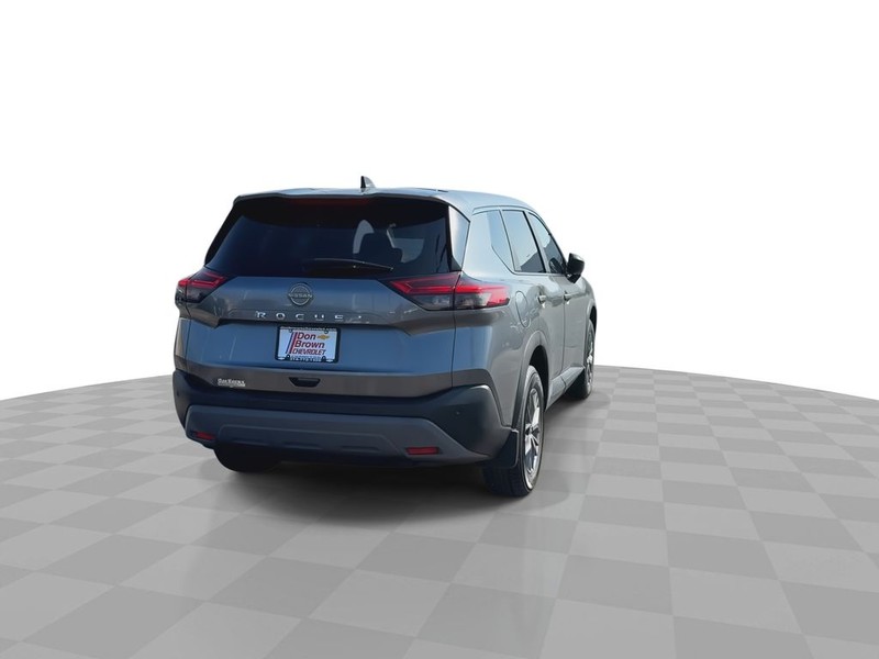 Nissan Rogue Vehicle Full-screen Gallery Image 11