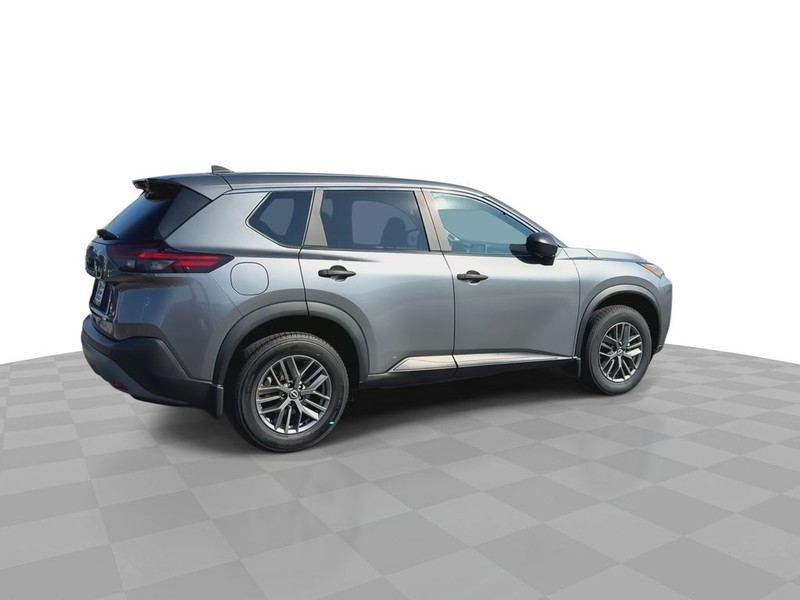 Nissan Rogue Vehicle Full-screen Gallery Image 13