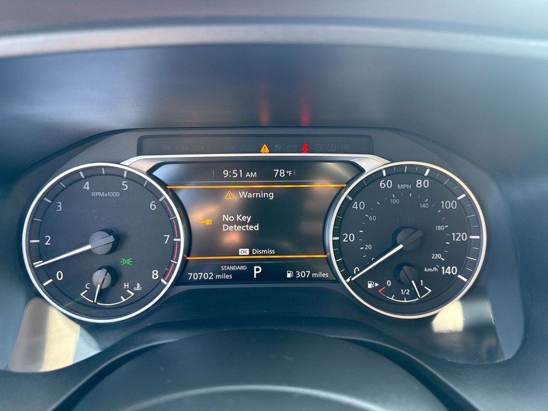 Nissan Rogue Vehicle Full-screen Gallery Image 19