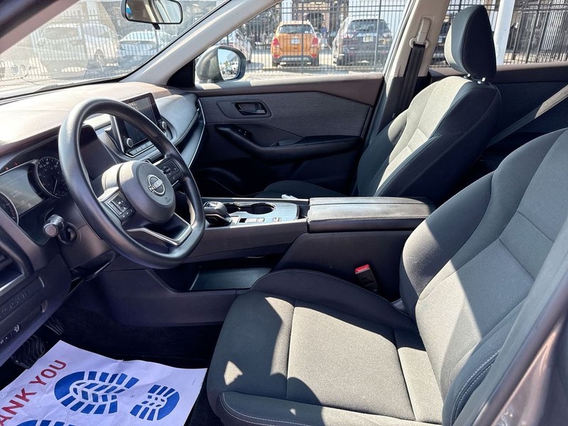 Nissan Rogue Vehicle Full-screen Gallery Image 26