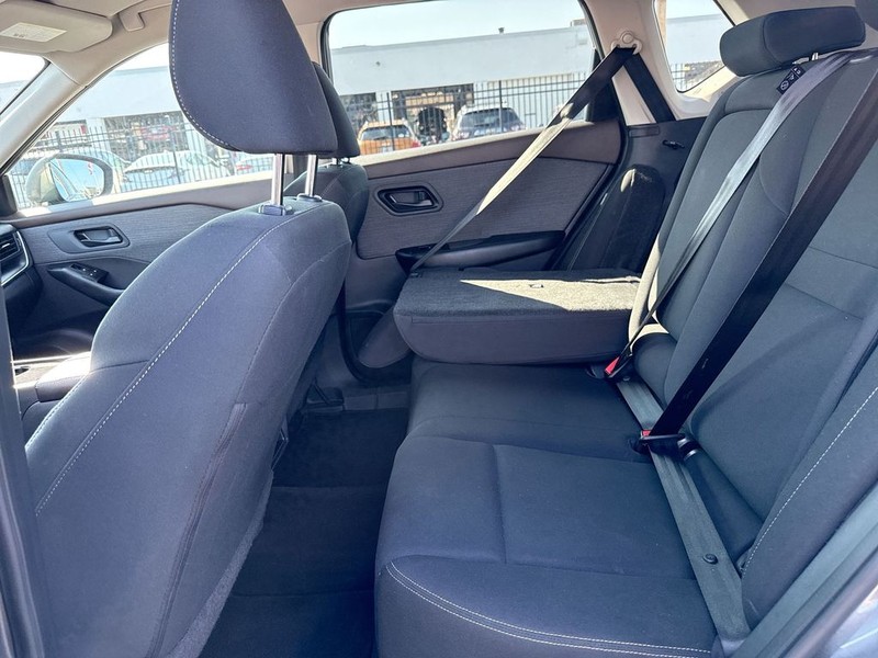 Nissan Rogue Vehicle Full-screen Gallery Image 31