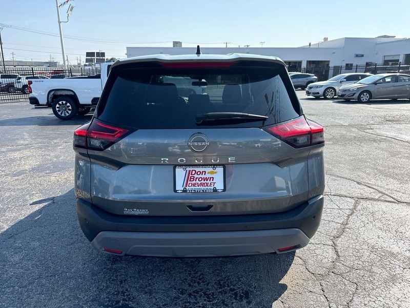 Nissan Rogue Vehicle Full-screen Gallery Image 32