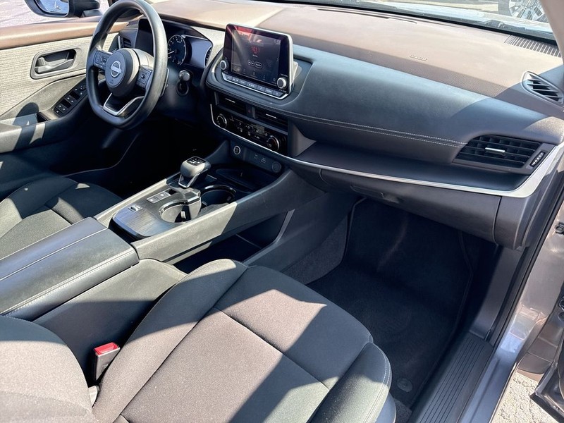 Nissan Rogue Vehicle Full-screen Gallery Image 35