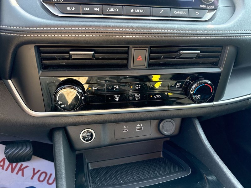 Nissan Rogue Vehicle Full-screen Gallery Image 39