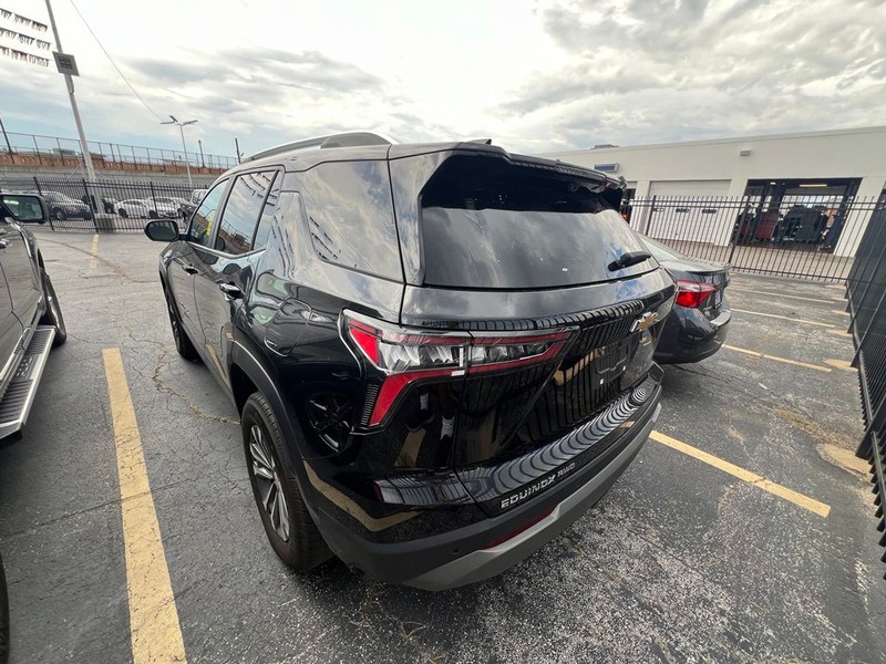 Chevrolet Equinox Vehicle Full-screen Gallery Image 4