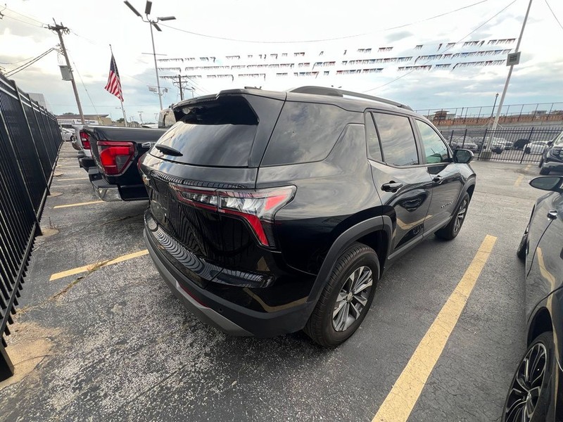 Chevrolet Equinox Vehicle Full-screen Gallery Image 6