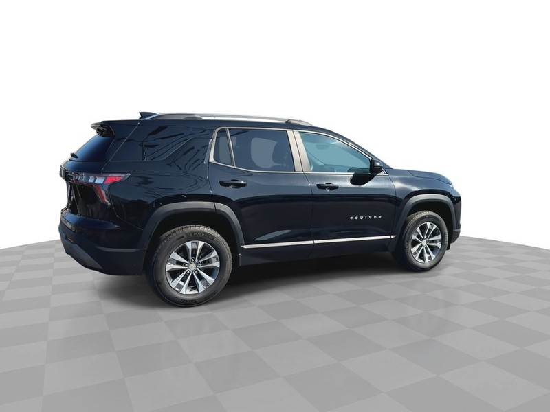 Chevrolet Equinox Vehicle Full-screen Gallery Image 14