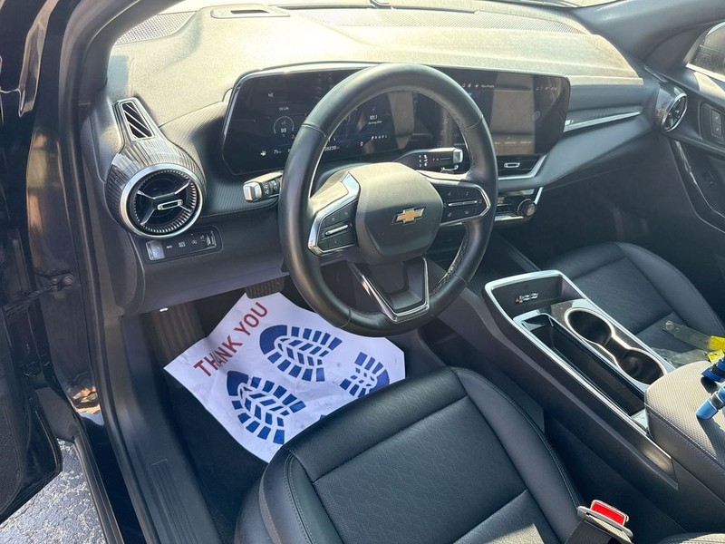 Chevrolet Equinox Vehicle Full-screen Gallery Image 17