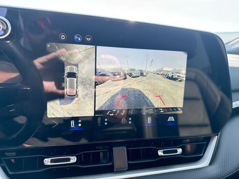 Chevrolet Equinox Vehicle Full-screen Gallery Image 21