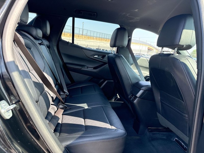 Chevrolet Equinox Vehicle Full-screen Gallery Image 32