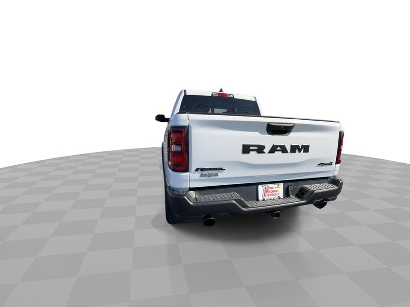 Ram 1500 Vehicle Full-screen Gallery Image 11