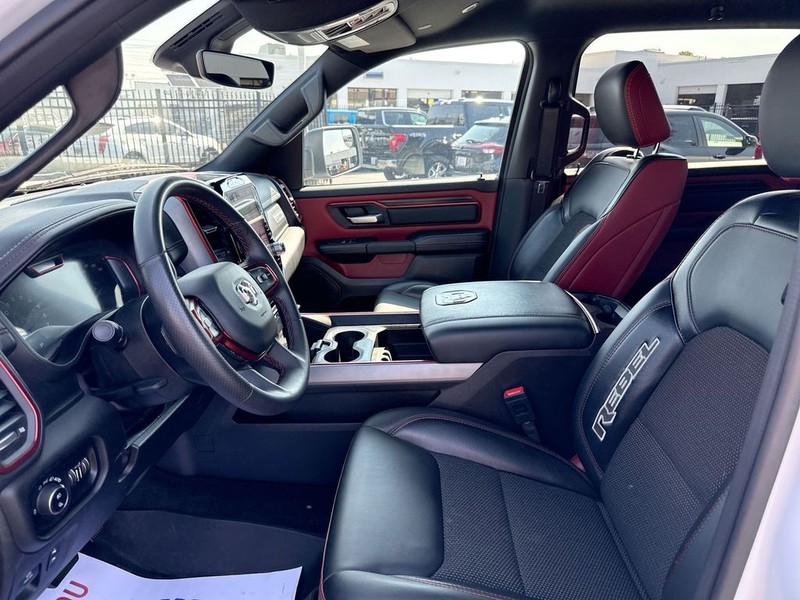 Ram 1500 Vehicle Full-screen Gallery Image 28