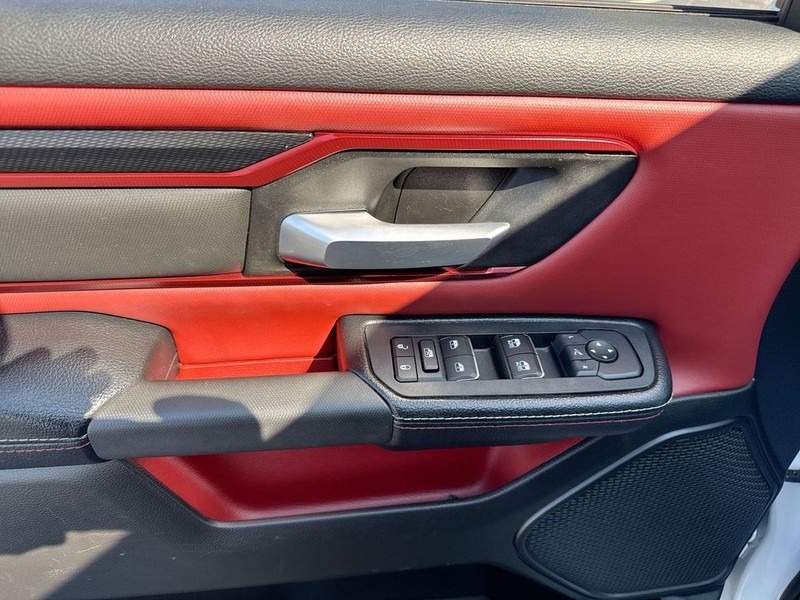 Ram 1500 Vehicle Full-screen Gallery Image 29