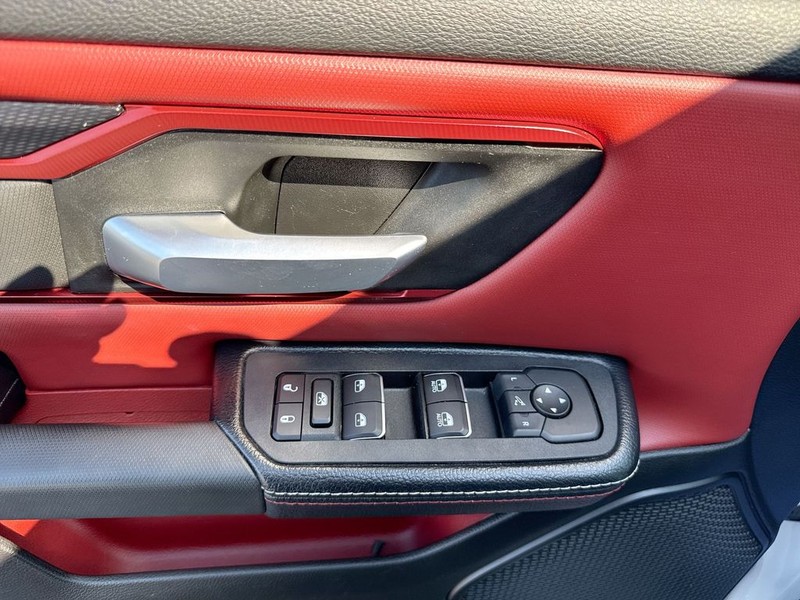 Ram 1500 Vehicle Full-screen Gallery Image 30