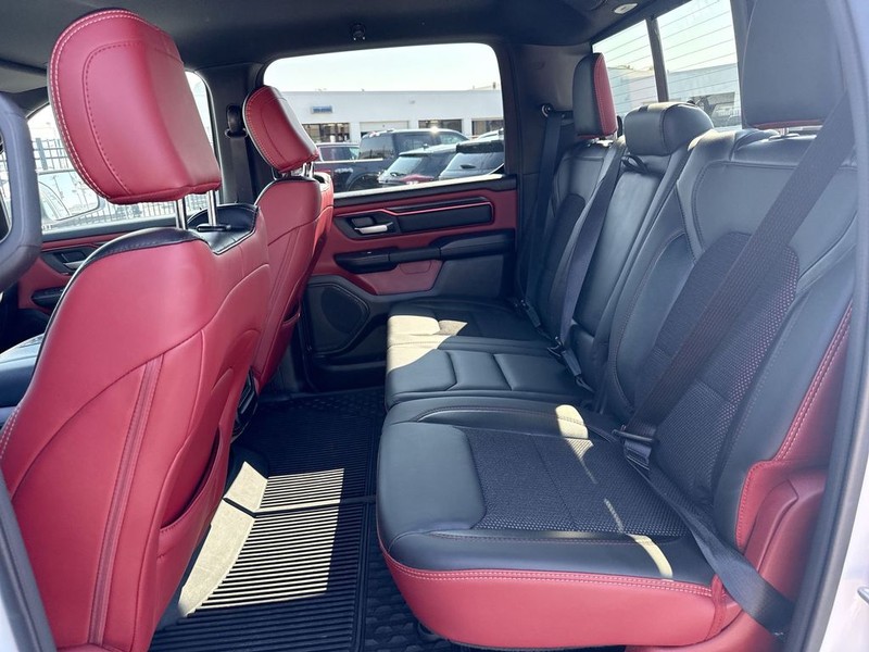 Ram 1500 Vehicle Full-screen Gallery Image 31