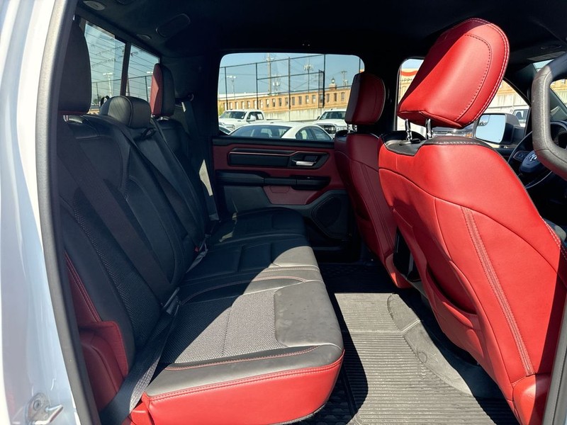 Ram 1500 Vehicle Full-screen Gallery Image 33