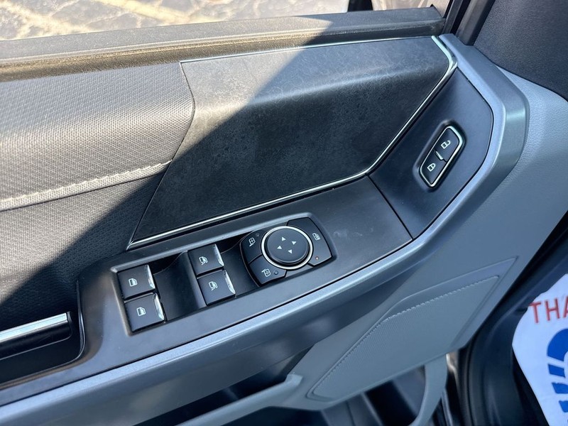 Ford F-150 Vehicle Full-screen Gallery Image 28