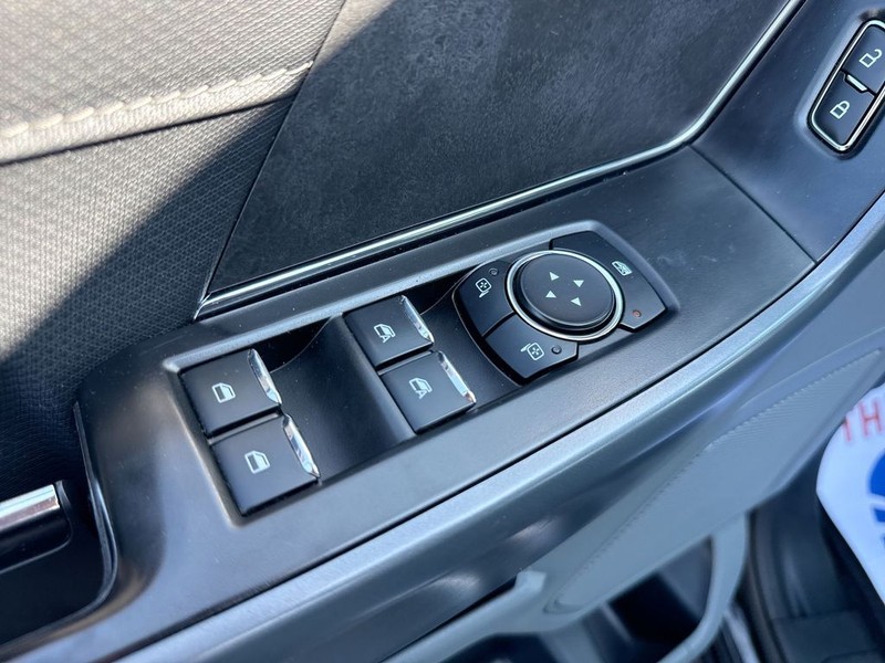 Ford F-150 Vehicle Full-screen Gallery Image 29
