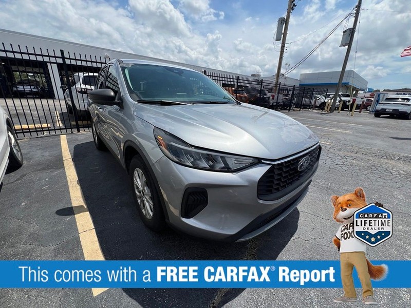 Ford Escape Vehicle Full-screen Gallery Image 3