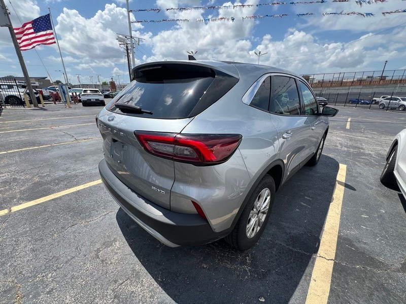 Ford Escape Vehicle Full-screen Gallery Image 6