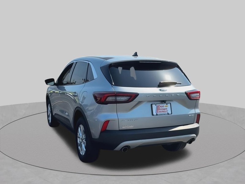 Ford Escape Vehicle Full-screen Gallery Image 13