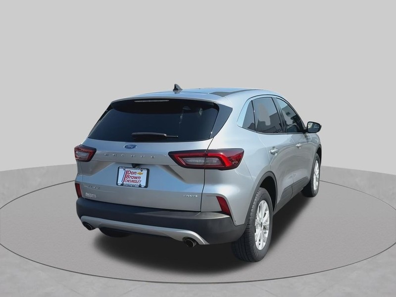 Ford Escape Vehicle Full-screen Gallery Image 14