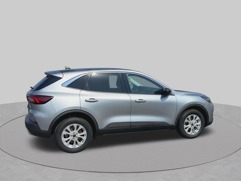 Ford Escape Vehicle Full-screen Gallery Image 17