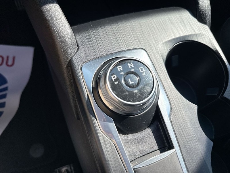 Ford Escape Vehicle Full-screen Gallery Image 24
