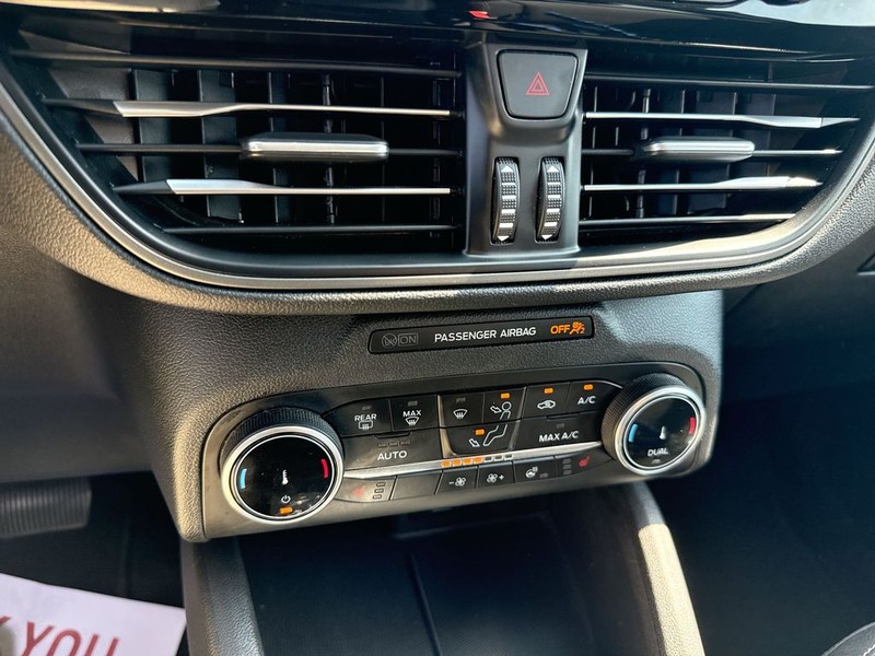 Ford Escape Vehicle Full-screen Gallery Image 27