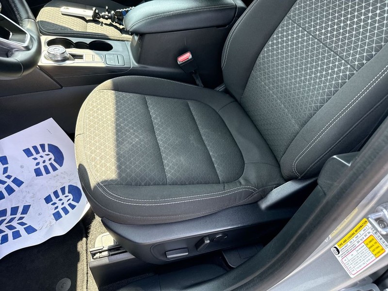 Ford Escape Vehicle Full-screen Gallery Image 28