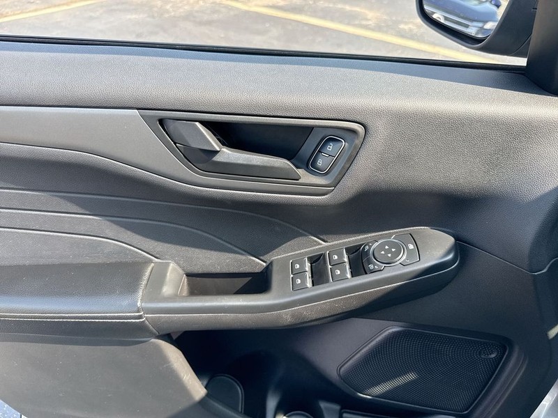 Ford Escape Vehicle Full-screen Gallery Image 30
