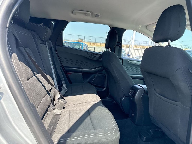 Ford Escape Vehicle Full-screen Gallery Image 34