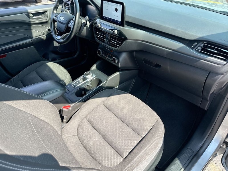 Ford Escape Vehicle Full-screen Gallery Image 36