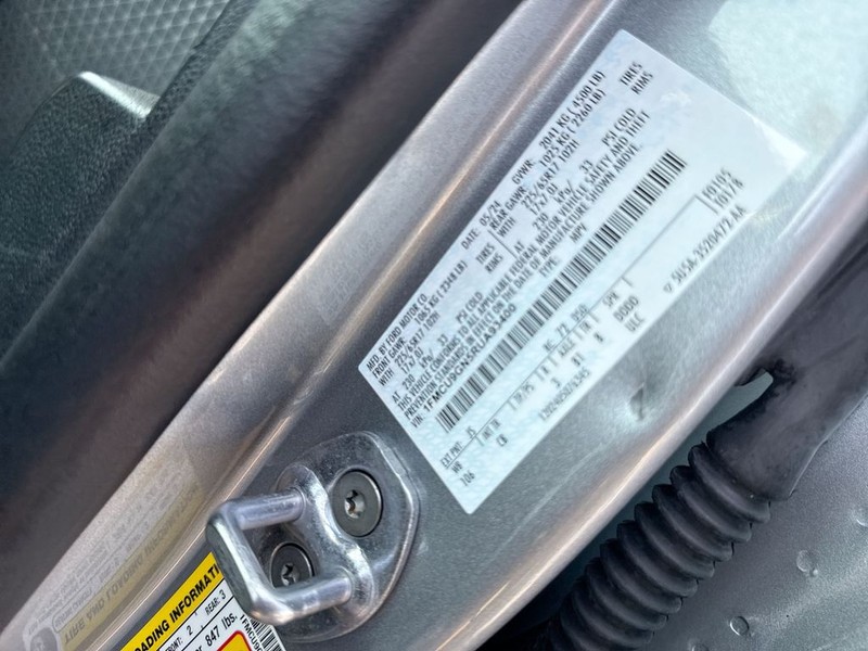 Ford Escape Vehicle Full-screen Gallery Image 39