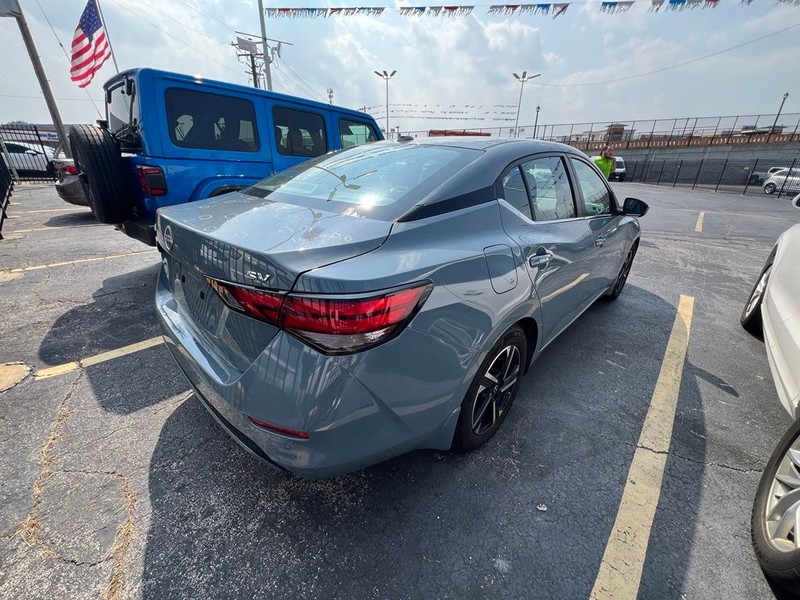 Nissan Sentra Vehicle Full-screen Gallery Image 6