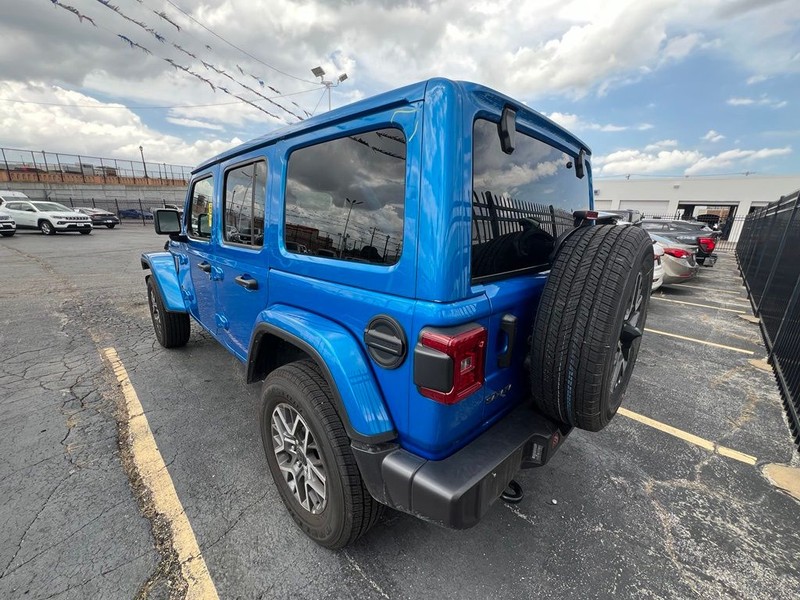 Jeep Wrangler Vehicle Full-screen Gallery Image 4