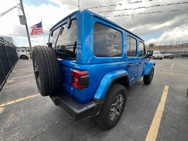 Jeep Wrangler Vehicle Full-screen Gallery Image 6
