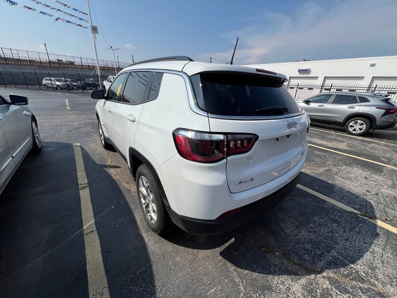 Jeep Compass Vehicle Full-screen Gallery Image 4