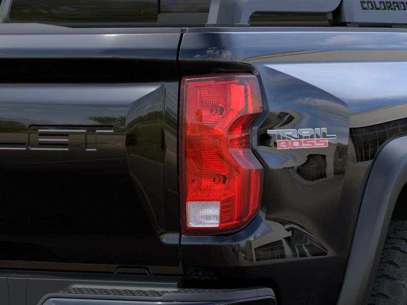Chevrolet Colorado Vehicle Full-screen Gallery Image 11