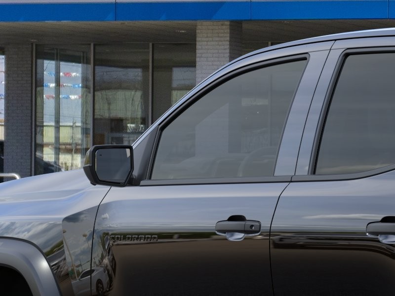 Chevrolet Colorado Vehicle Full-screen Gallery Image 12