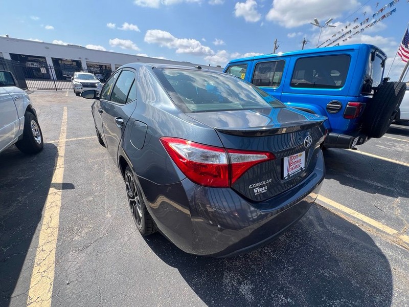 Toyota Corolla Vehicle Full-screen Gallery Image 4