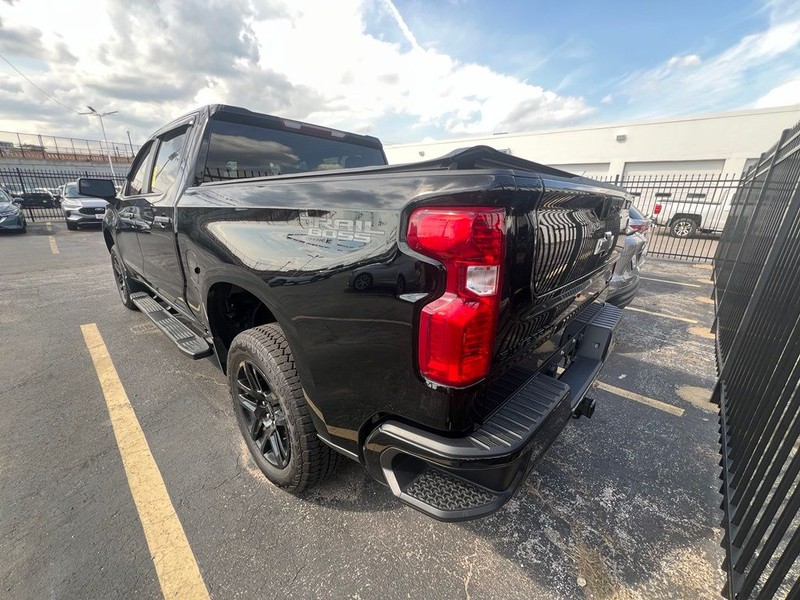 Chevrolet Silverado 1500 Vehicle Full-screen Gallery Image 4