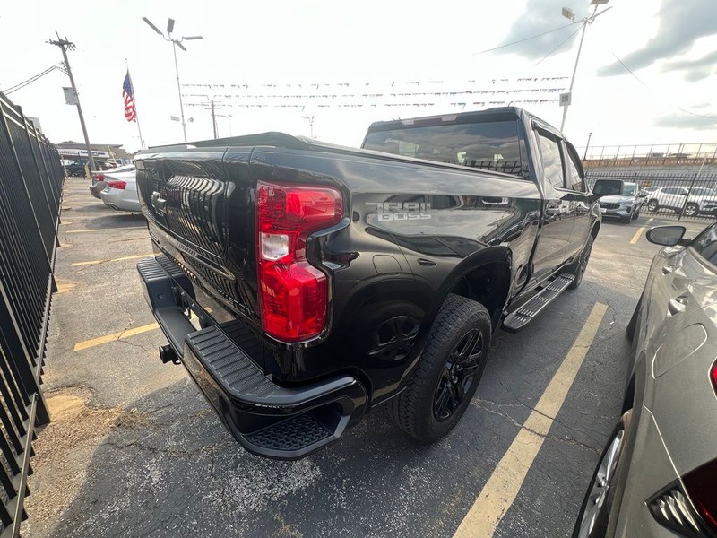 Chevrolet Silverado 1500 Vehicle Full-screen Gallery Image 6