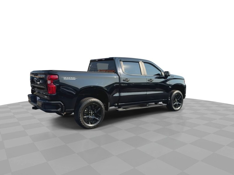 Chevrolet Silverado 1500 Vehicle Full-screen Gallery Image 13