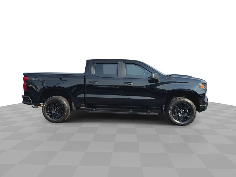 Chevrolet Silverado 1500 Vehicle Full-screen Gallery Image 14