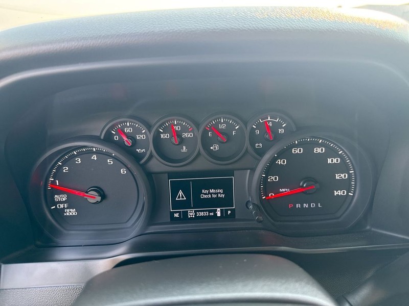 Chevrolet Silverado 1500 Vehicle Full-screen Gallery Image 18