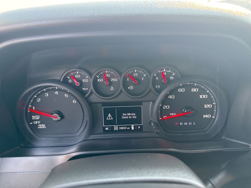 Chevrolet Silverado 1500 Vehicle Full-screen Gallery Image 19